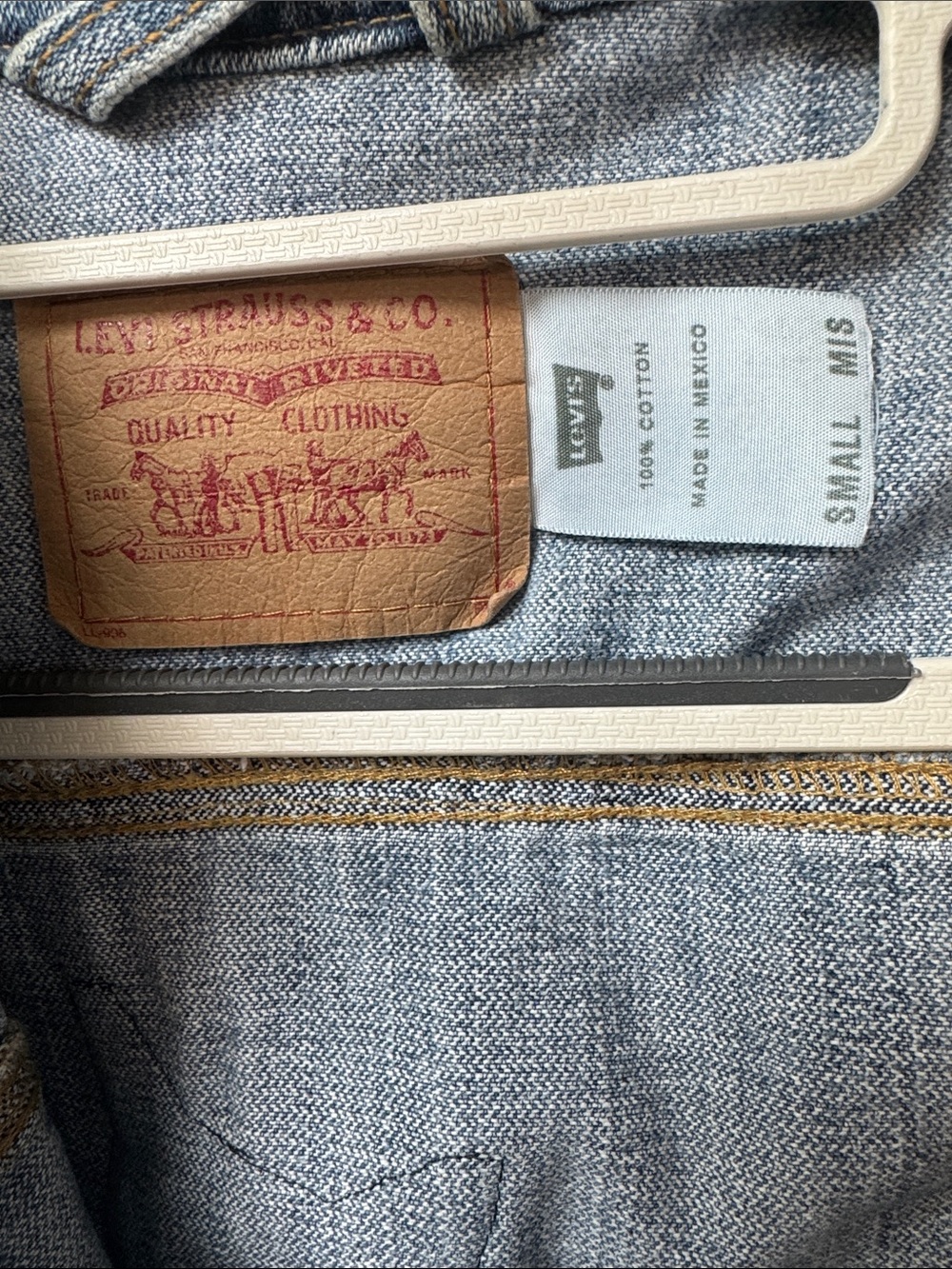Vintage Levi's Blue Denim Jacket with Bat-Wing Tabby Cat Patch - Picture 2 of 11